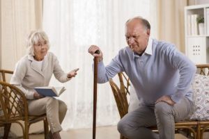 Os anciáns corren o risco de padecer enfermidades articulares